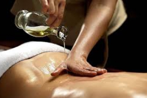 MASSAGE THÁI BẰNG TINH DẦU